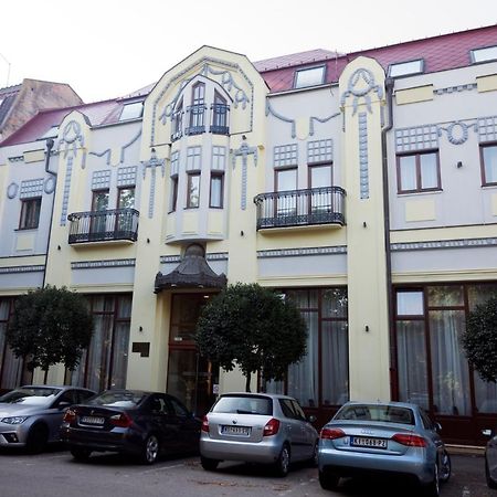 Hotel Royal Senta Екстериор снимка